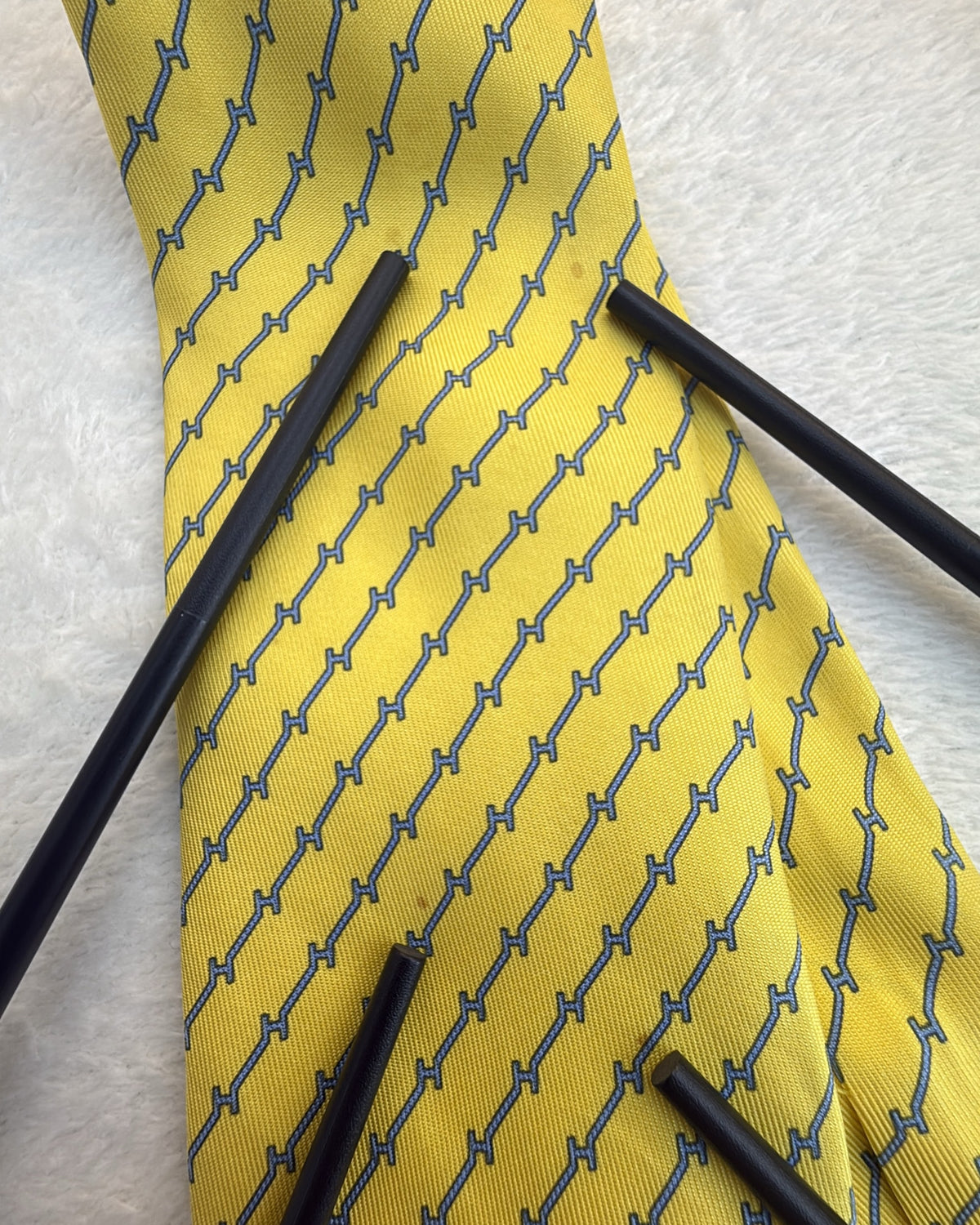 Hermès Paris Silk, Silk Tie 606085 FA Geometric Interlocking H Links Yellow Blue