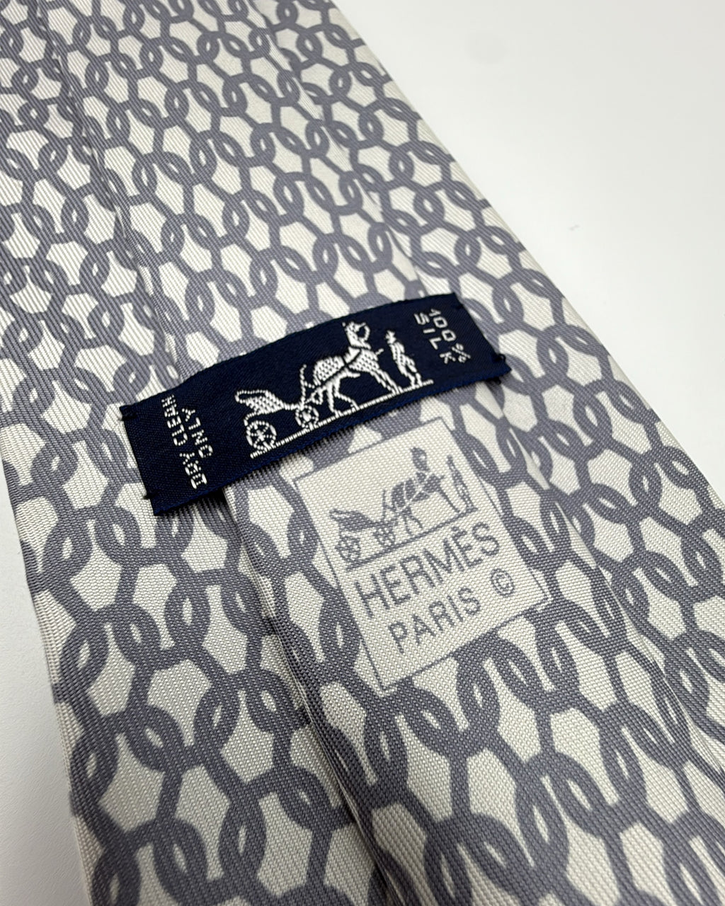 Hermès Paris Silk Tie 5231 SA Geometric White Grey Necktie Made in France