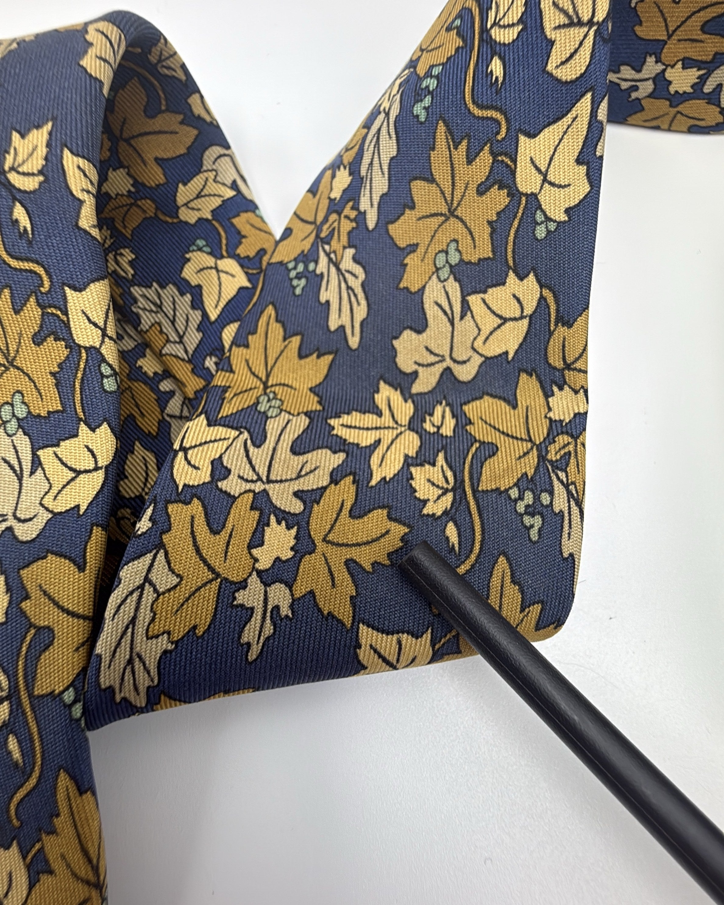 Vintage Hermès Paris Silk Tie 7406 PA Floral Navy Gold Necktie Made in France