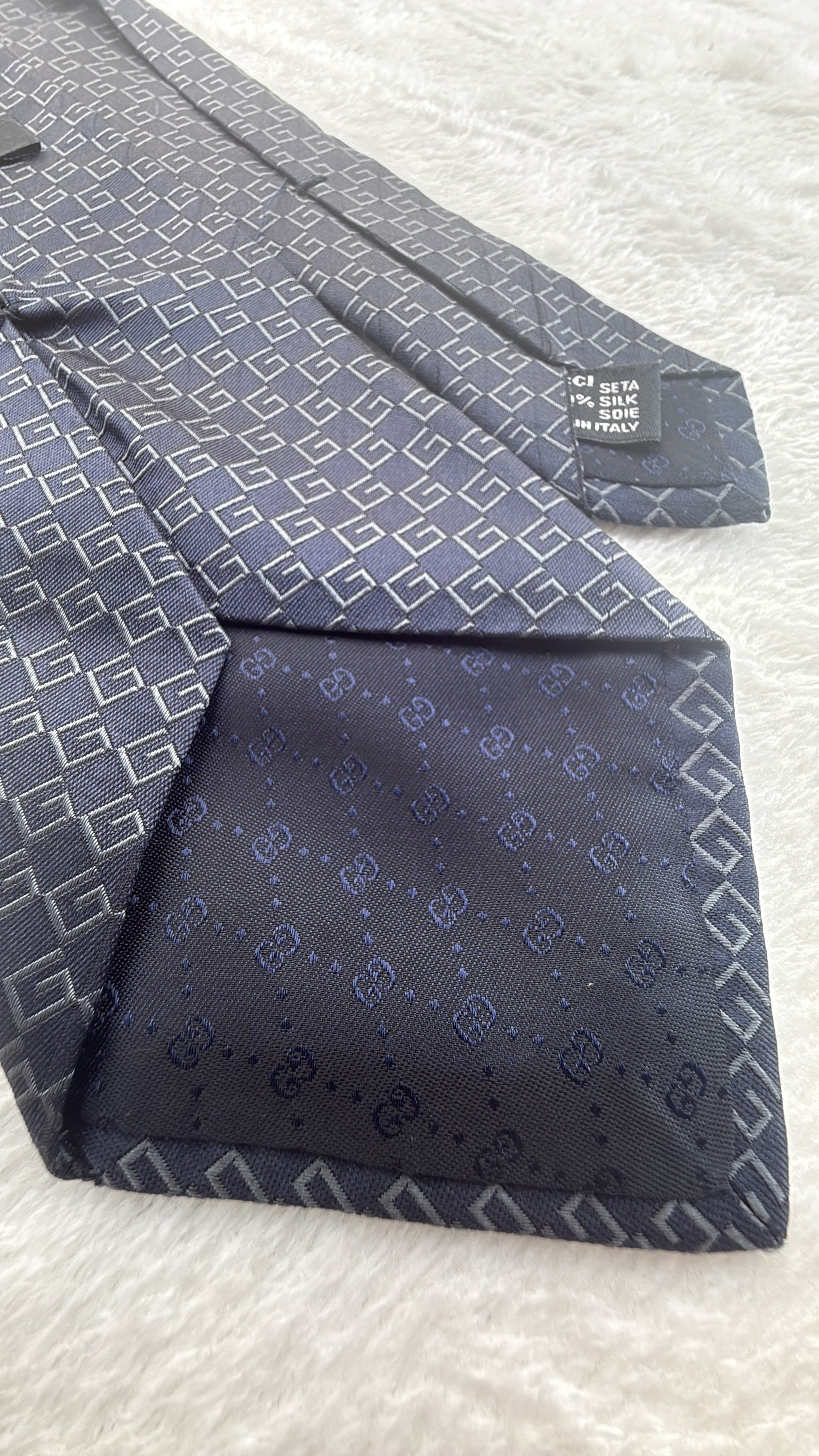 Gucci Silk Tie Brand Logo Navy Grey Necktie Made in Italy