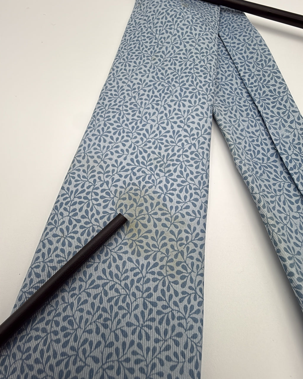 Hermès Paris Silk Tie 5885 SA Floral Leaves Blue Necktie Made in France
