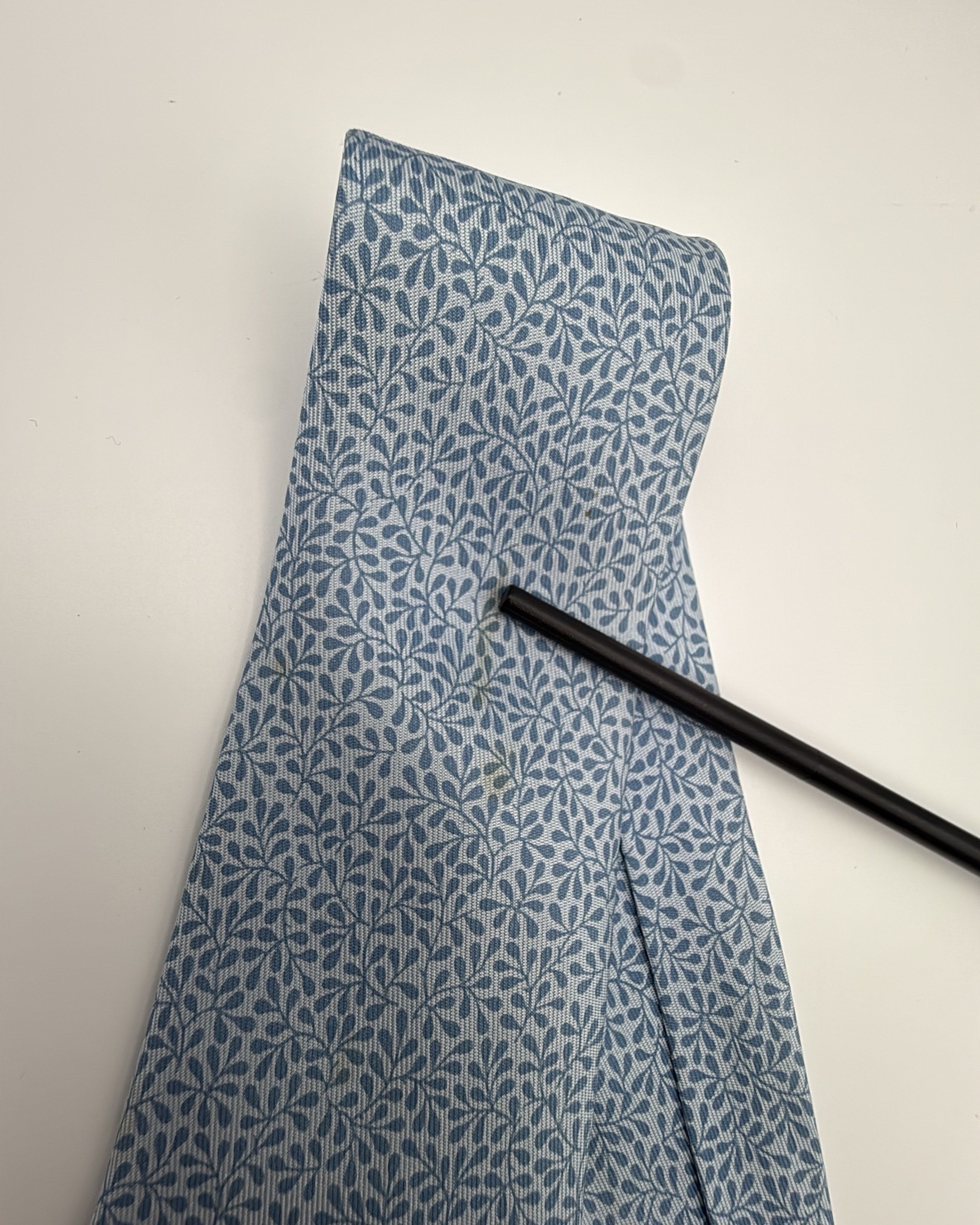 Hermès Paris Silk Tie 5885 SA Floral Leaves Blue Necktie Made in France