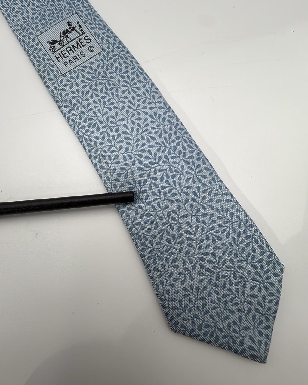 Hermès Paris Silk Tie 5885 SA Floral Leaves Blue Necktie Made in France