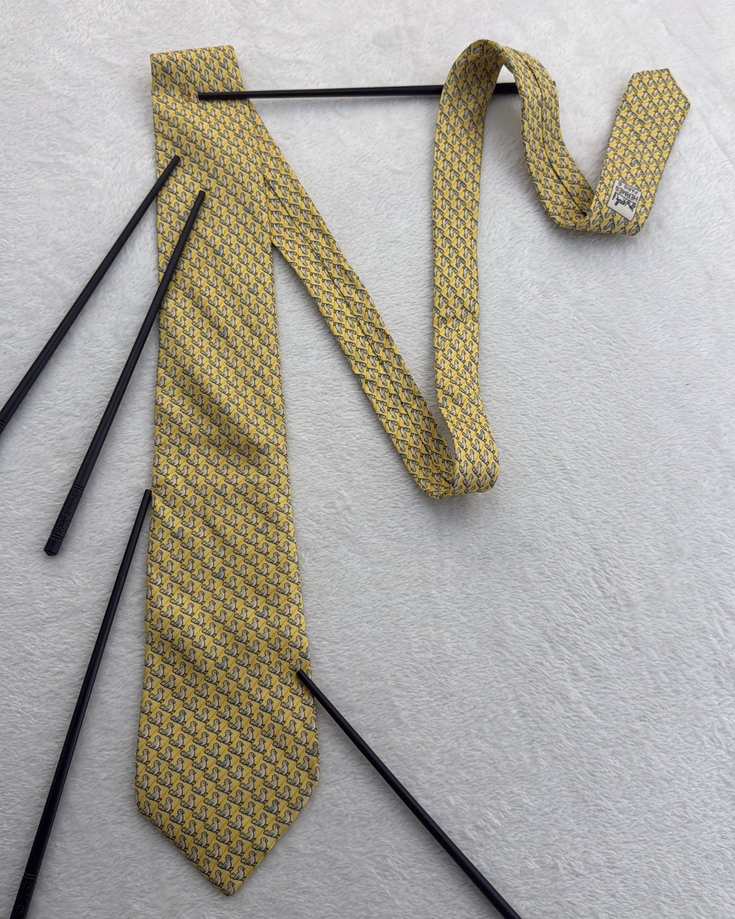 Vintage Hermès Paris Silk Tie 7964 EA Novelty/Motif Birds Yellow Grey Necktie