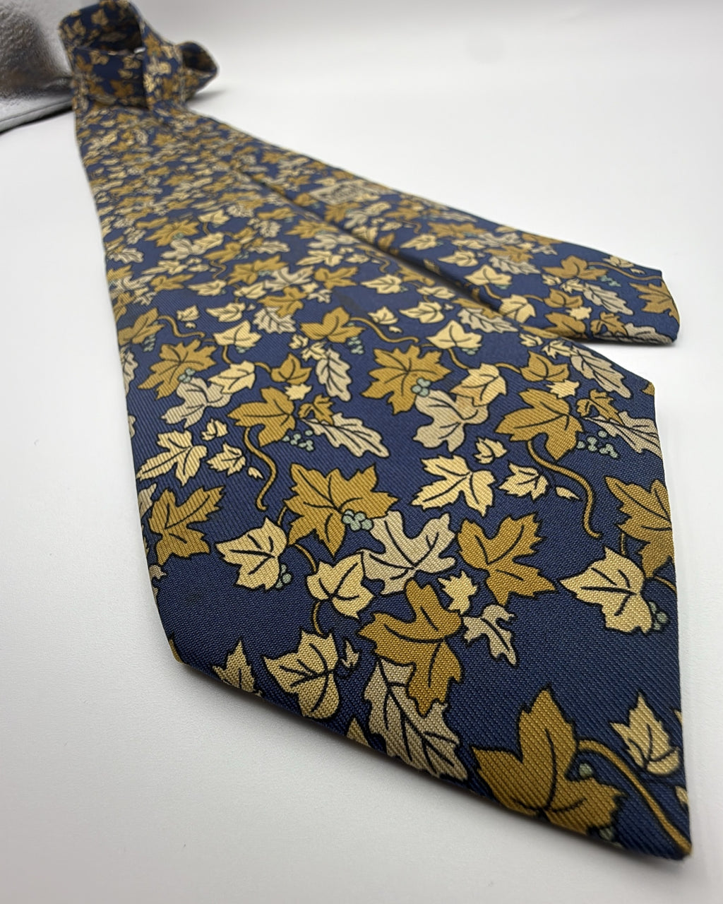 Vintage Hermès Paris Silk Tie 7406 PA Floral Navy Gold Necktie Made in France