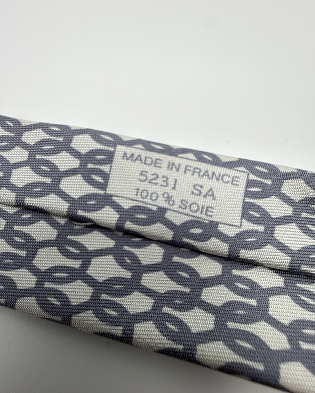 Hermès Paris Silk Tie 5231 SA Geometric White Grey Necktie Made in France