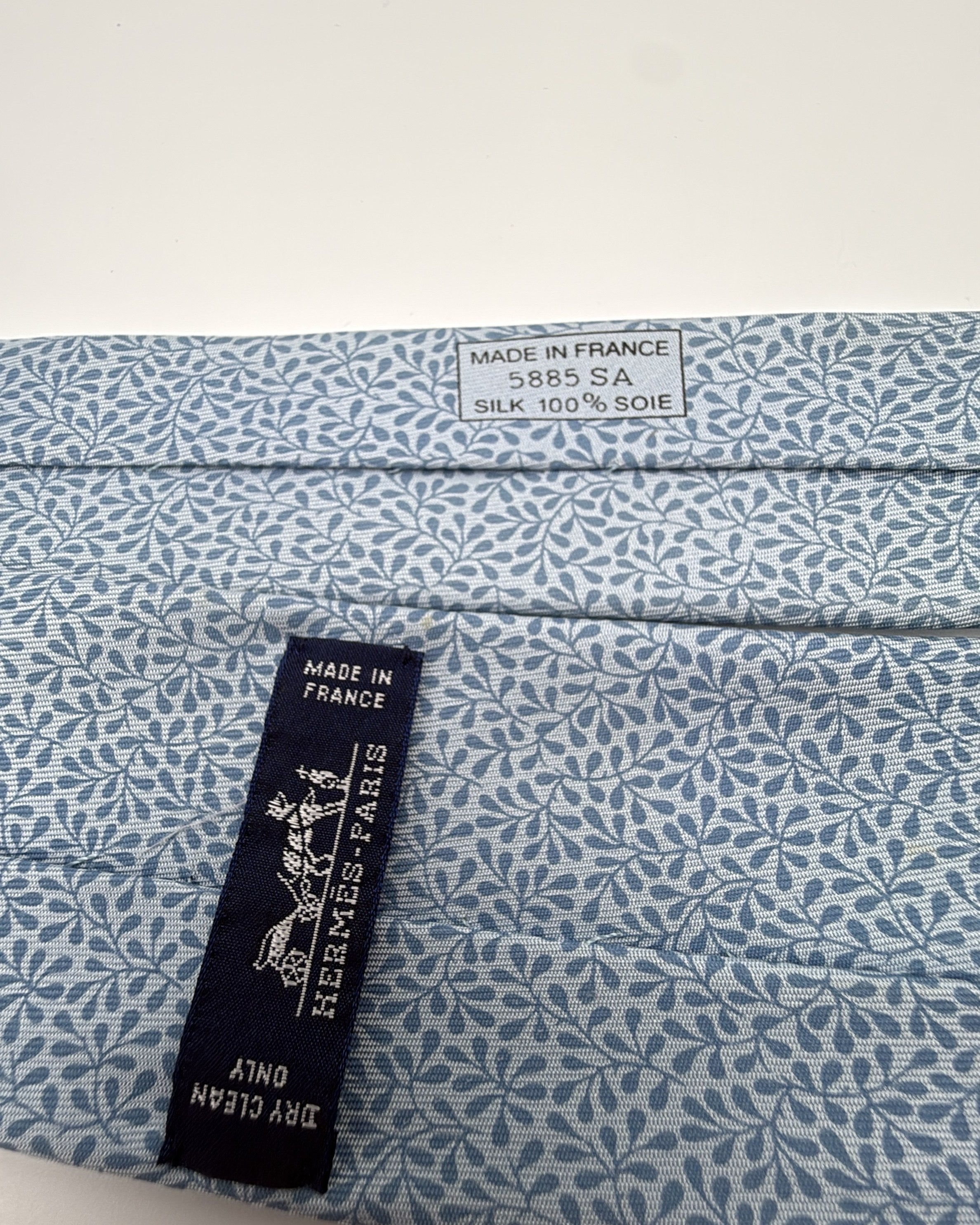 Hermès Paris Silk Tie 5885 SA Floral Leaves Blue Necktie Made in France