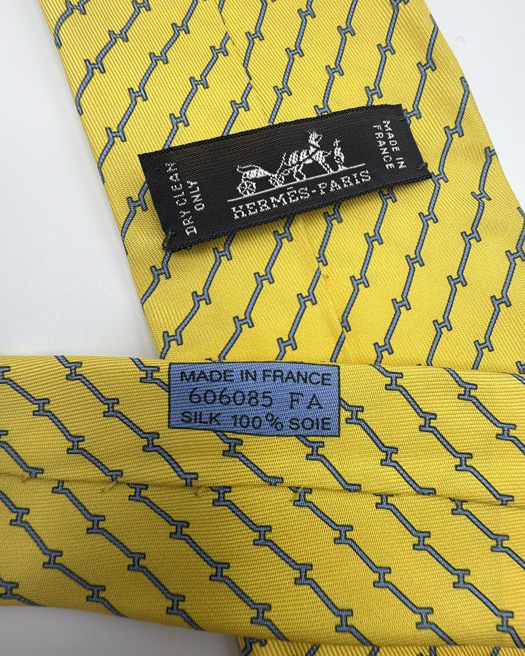 Hermès Paris Silk, Silk Tie 606085 FA Geometric Interlocking H Links Yellow Blue