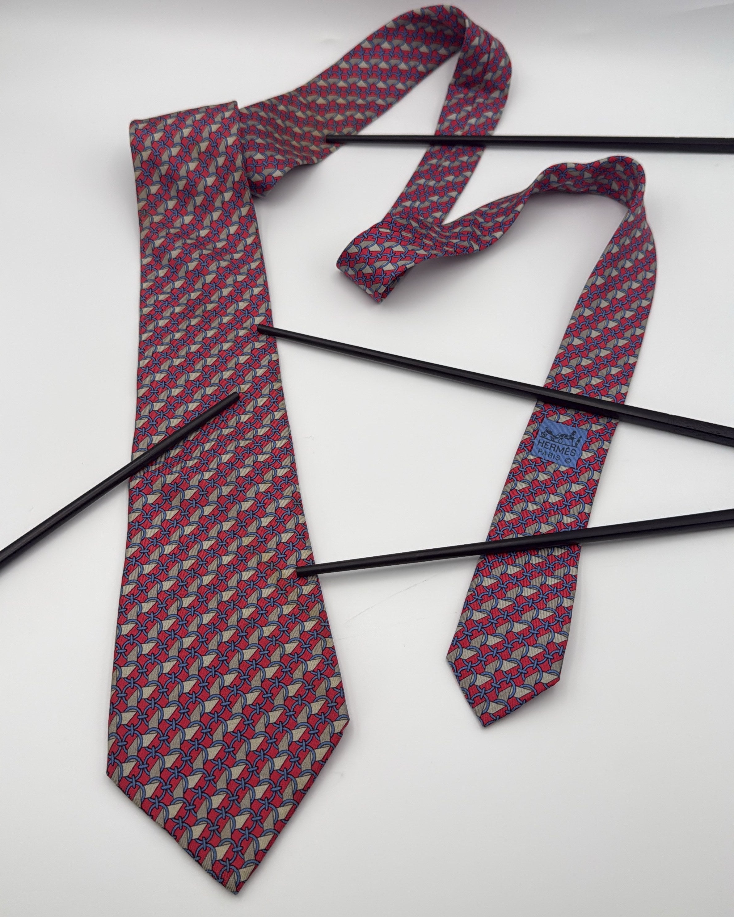 Hermès Paris Silk Tie 7112 FA Geometric Chain Red Blue Necktie Made in France